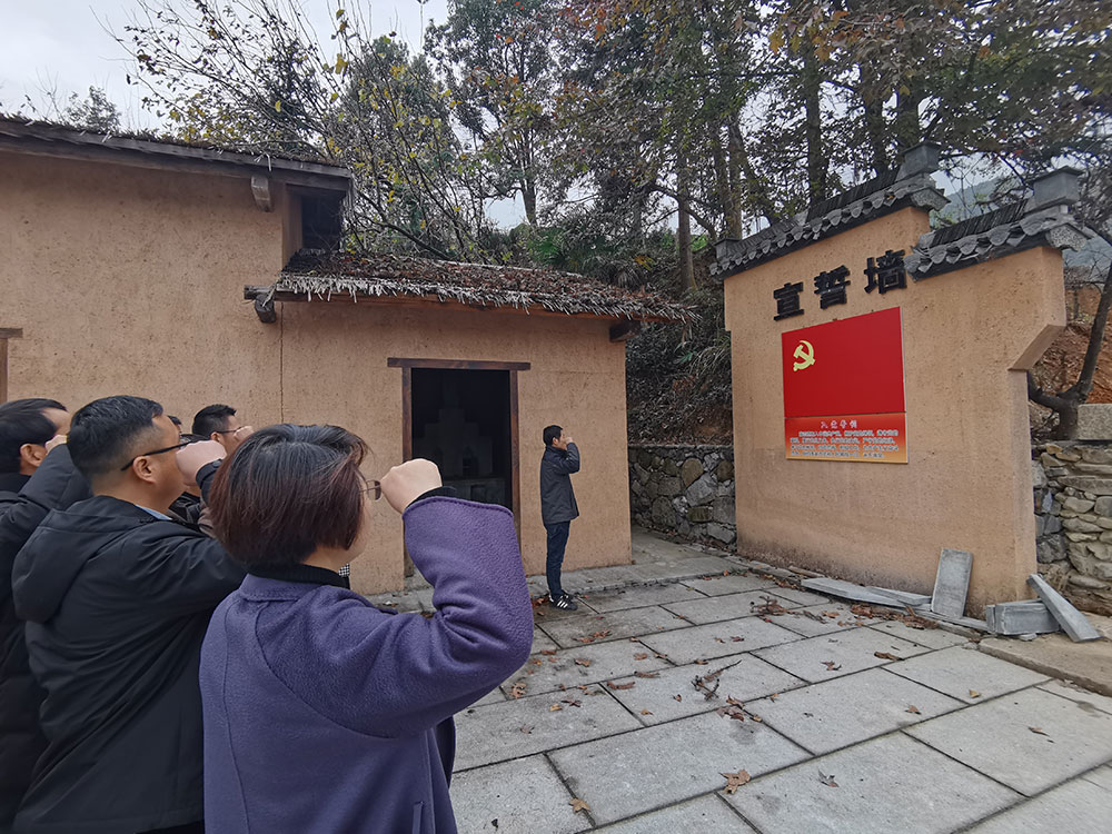 屯溪城建投公司黨支部開(kāi)展“走進(jìn)紅色記憶、傳承初心使命”主題黨日活動(dòng)