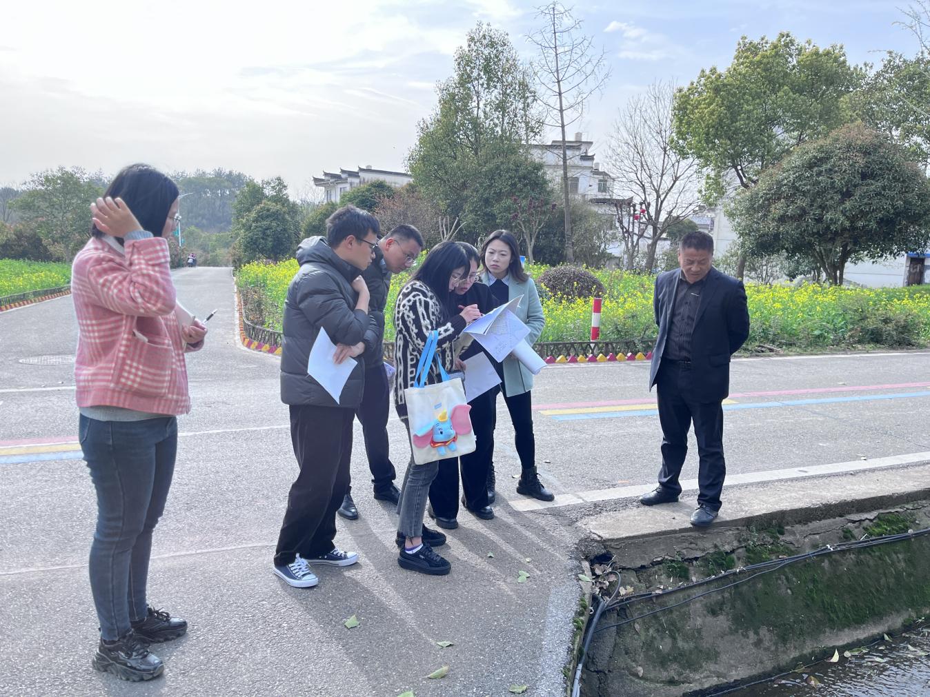 深入鳳霞走訪調(diào)研，助推基金小村項目