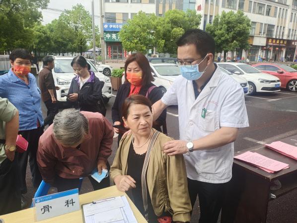 百姓健康系我心，黨員服務(wù)進(jìn)社區(qū)
