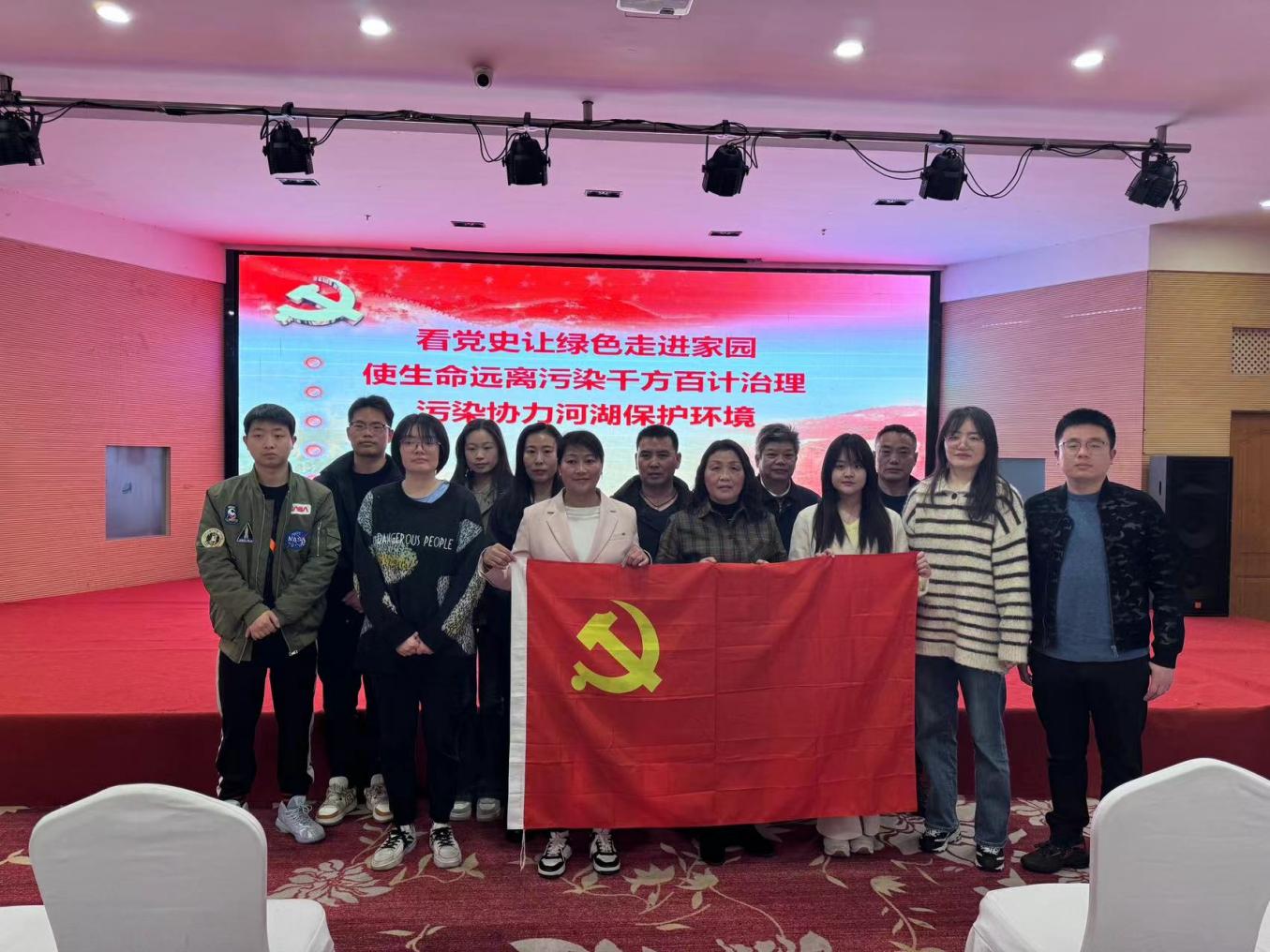 踐行綠色發(fā)展，傳承護水精神——屯溪區(qū)國投集團黨委組織觀看生態(tài)主題電影《瀏陽河上》